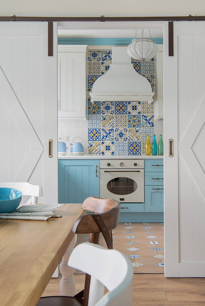 Синяя кухонная дверь