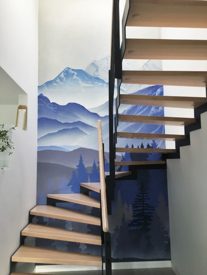 фреска на лестнице