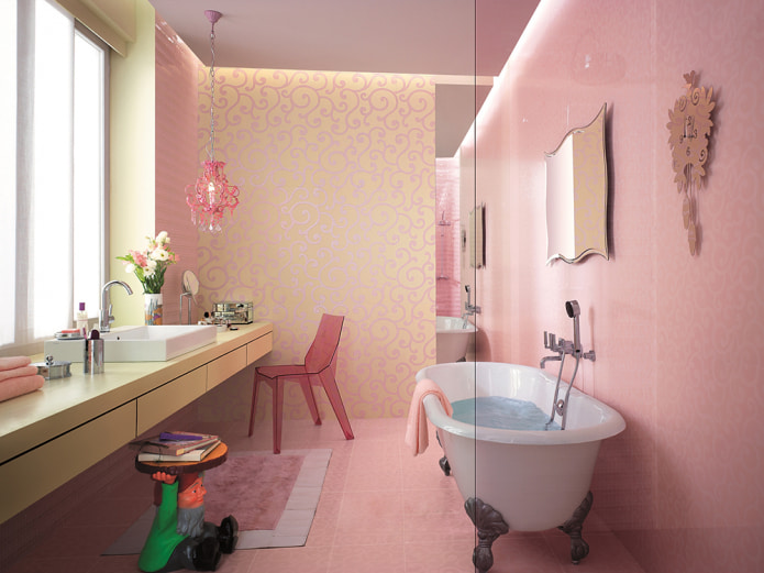 ванная комната с розовой плиткой