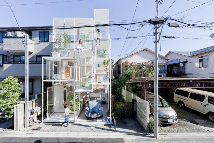 прозрачный дом в Токио снаружи