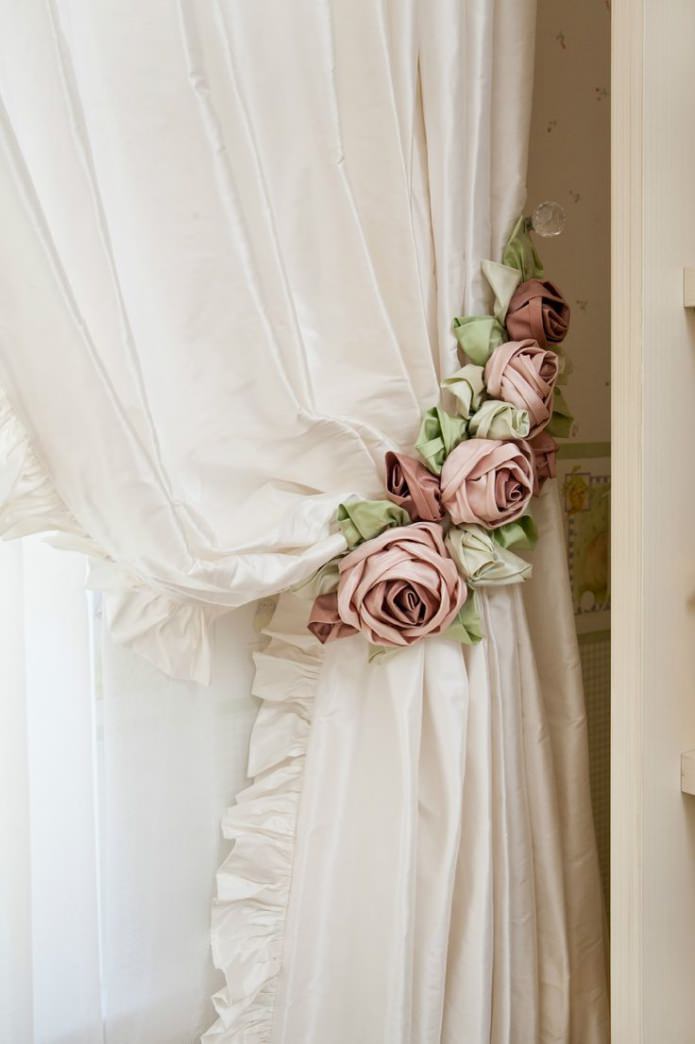подвеска для штор с розами