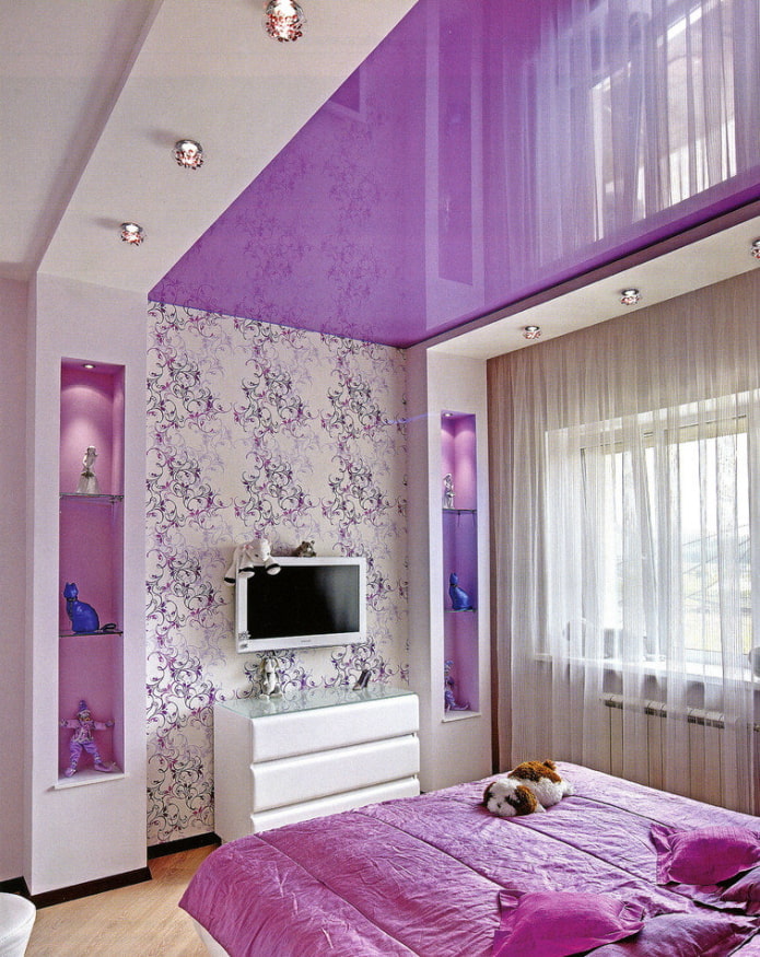 глянцевый фиолетовый потолок