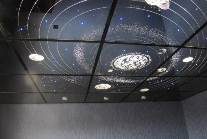 зеркальный потолок в дизайне звездного неба