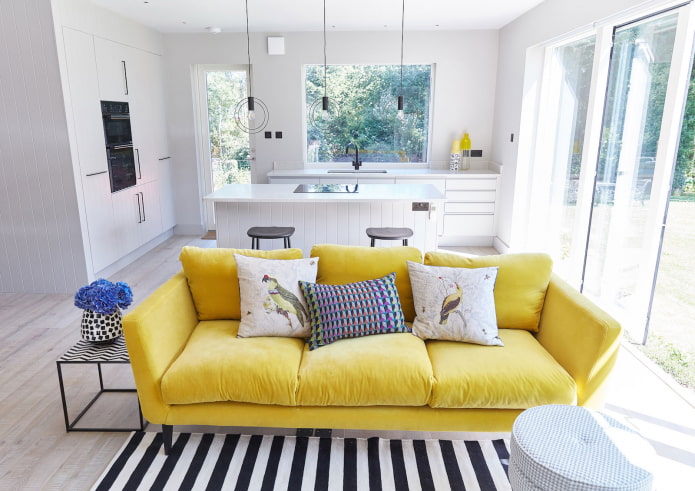 Желтый диван в интерьере: виды, формы, материалы мебели, дизайн, оттенки, сочетания