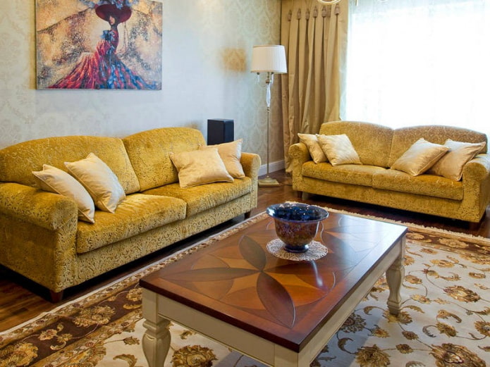 классический желтый диван
